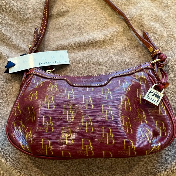 Dooney & Bourke Handbags - Dooney & Bourke zipper handbag. Never used!